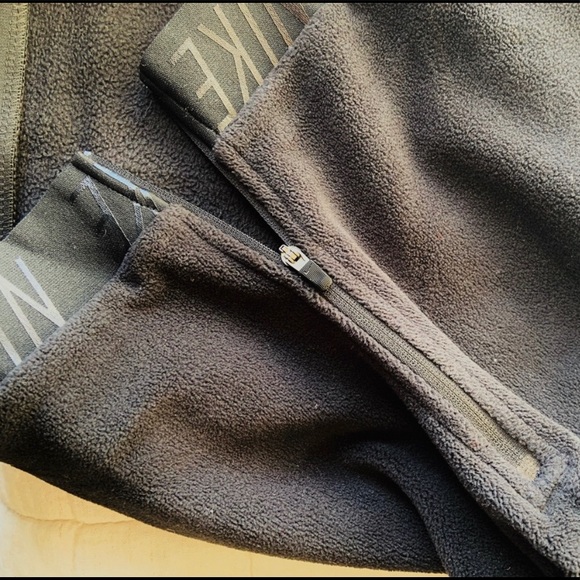 Nike Crop Sweatshirt - Picture 3 of 4